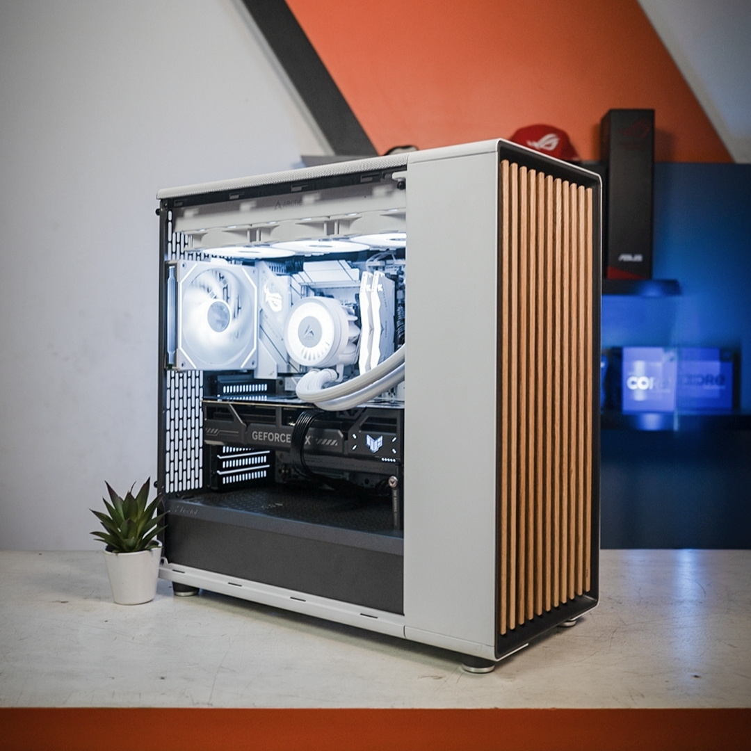PC RAKITAN  RYZEN 7 7800X3D / RTX 5070 TI / FRACTAL Design NORTH XL Chalk White TG